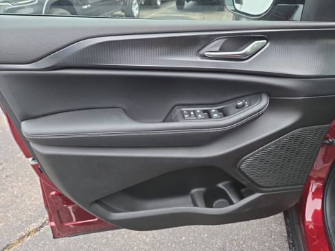 New 2025 Jeep Grand Cherokee LAREDO 4WD image 5