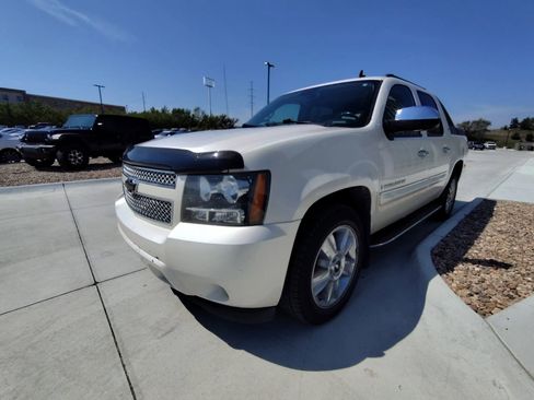 Used 2008 Chevrolet Avalanche LTZ w/ LTZ Preferred Equipment Group image 2