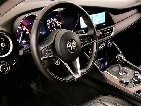 Used 2018 Alfa Romeo Giulia Ti image 14