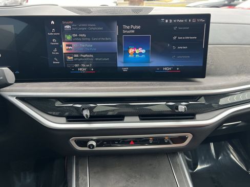 Used 2023 BMW X7 xDrive40i w/ Executive Package image 18