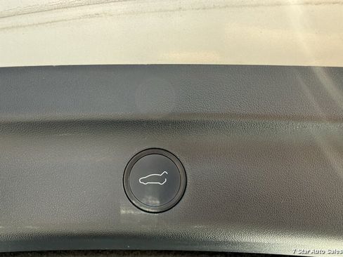 Used 2022 Tesla Model Y Long Range AWD/4WD image 21
