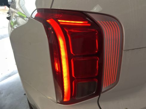 Used 2023 Hyundai Palisade Calligraphy image 12