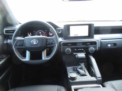 Used 2026 Toyota 4Runner SR5 AWD/4WD image 17