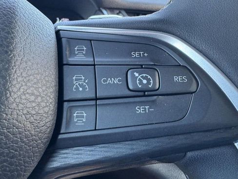 Used 2023 Jeep Grand Cherokee L Laredo AWD/4WD image 18