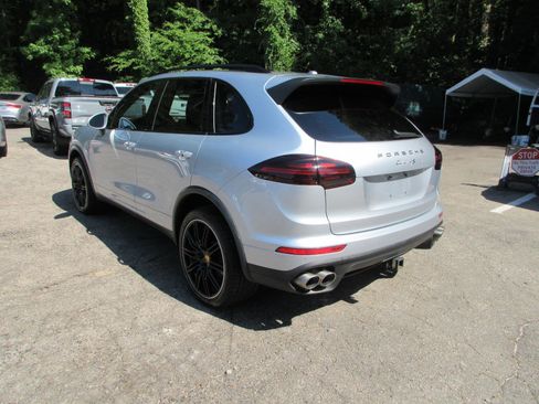 Used 2018 Porsche Cayenne S AWD/4WD image 3