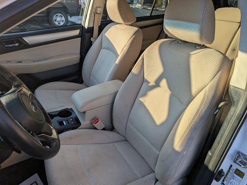 Used 2019 Subaru Outback 2.5i Premium image 6