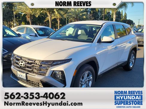 Used 2025 Hyundai Tucson SE image 1