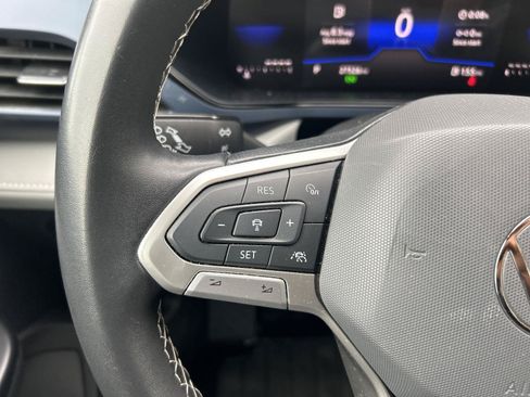 Used 2024 Volkswagen Taos SE AWD/4WD image 12