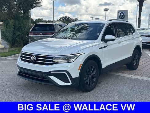 Certified 2024 Volkswagen Tiguan SE FWD image 3
