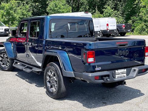 Used 2025 Jeep Gladiator Sport w/ Premium Package AWD/4WD image 12