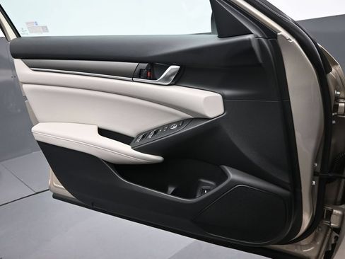 Used 2018 Honda Accord LX image 6