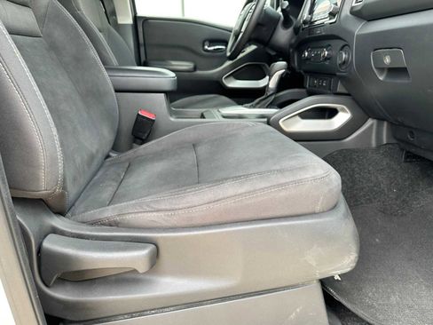Used 2022 Nissan Frontier SV w/ Technology Package image 24