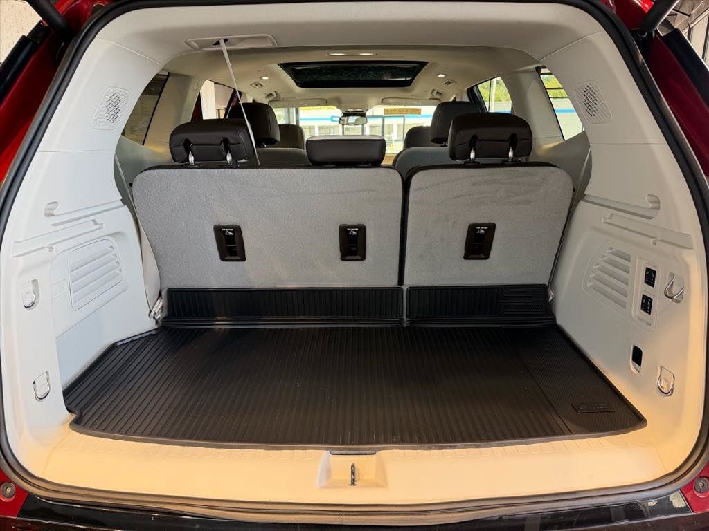 Used 2025 GMC Acadia Denali w/ LPO, Floor Liner Package AWD/4WD image 14