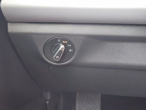 Used 2025 Volkswagen Jetta SE FWD image 23