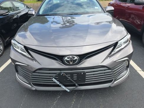 Used 2022 Toyota Camry LE image 2