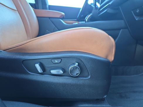 Used 2019 Cadillac XT4 Premium Luxury image 36