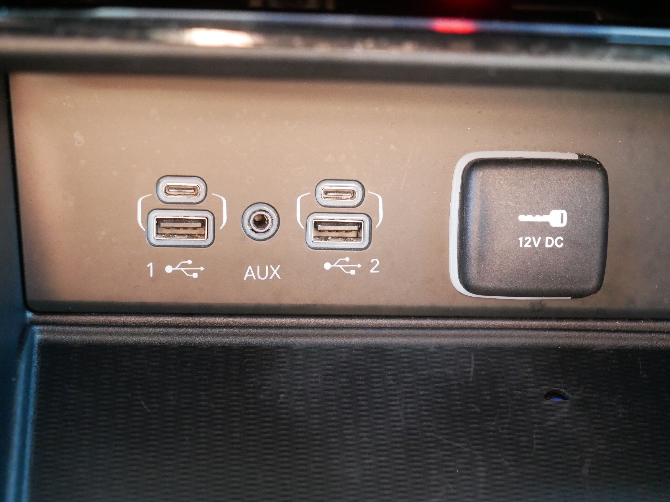 Used 2023 Jeep Grand Cherokee Altitude AWD/4WD image 31