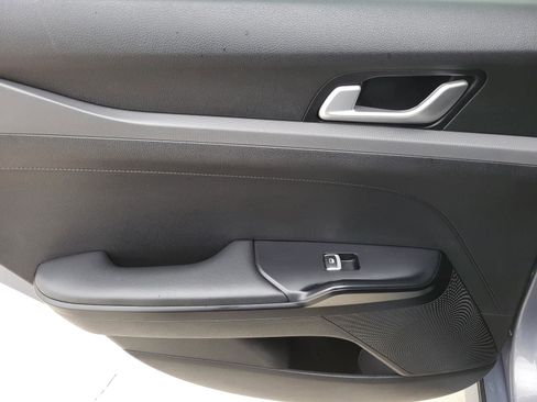 Used 2022 Kia K5 LXS FWD image 9