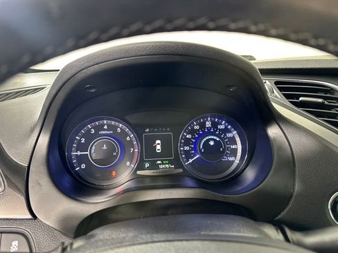 Used 2016 Hyundai Azera Limited image 17