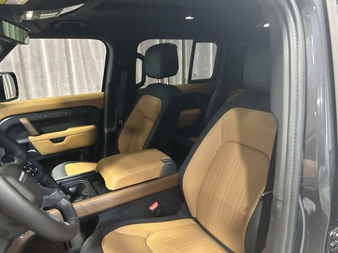 Used 2024 Land Rover Defender 130 X image 11