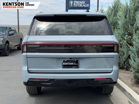 Used 2025 Lincoln Navigator Reserve AWD/4WD image 6