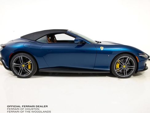 Certified 2025 Ferrari Roma Spider RWD image 26
