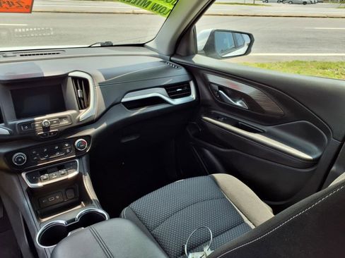 Used 2022 GMC Terrain SLE image 16