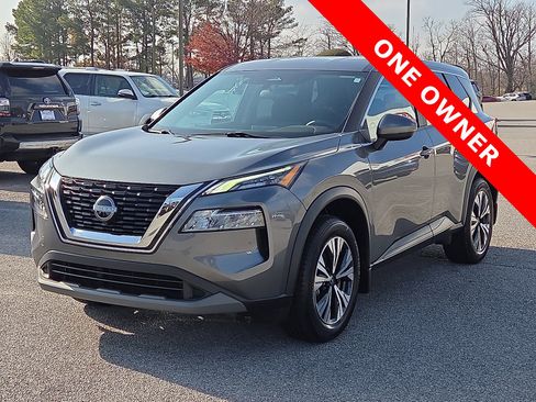 Used 2023 Nissan Rogue SV image 2