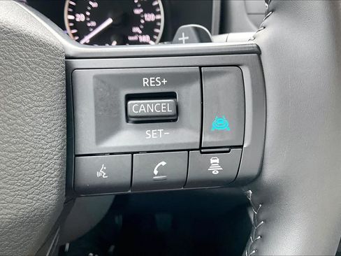 Certified 2025 Nissan Rogue SV FWD image 34
