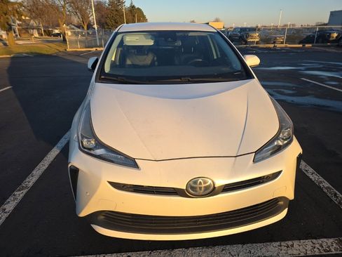 Used 2019 Toyota Prius XLE image 3