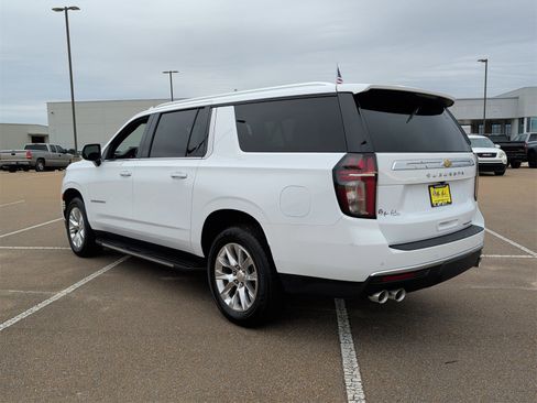Used 2023 Chevrolet Suburban Premier image 6