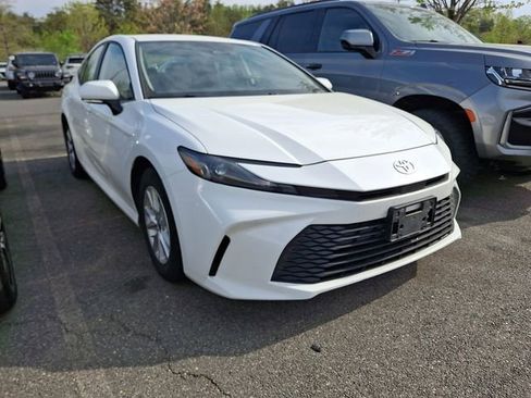 Used 2025 Toyota Camry LE image 6