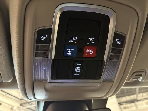 Used 2022 RAM 1500 Laramie AWD/4WD image 25