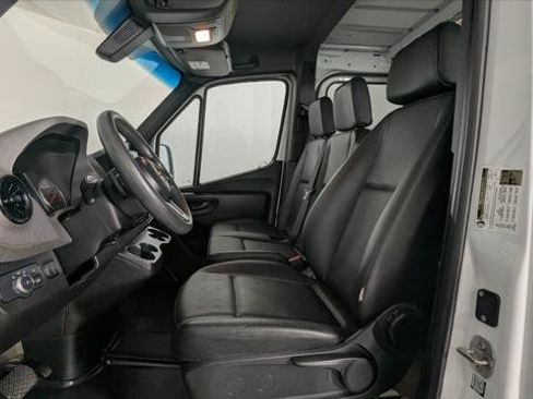 Used 2022 Mercedes-Benz Sprinter 2500 image 14