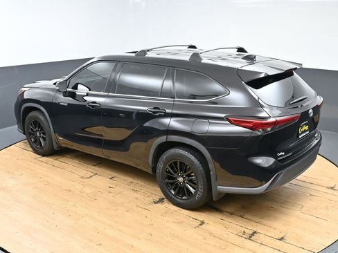 Used 2021 Toyota Highlander XLE AWD/4WD image 49