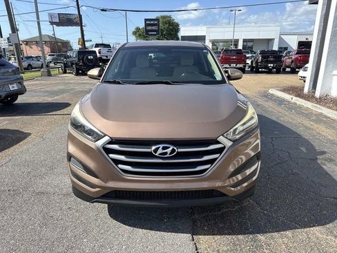 Used 2017 Hyundai Tucson SE image 2
