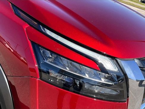 Used 2024 Nissan Pathfinder SV image 7