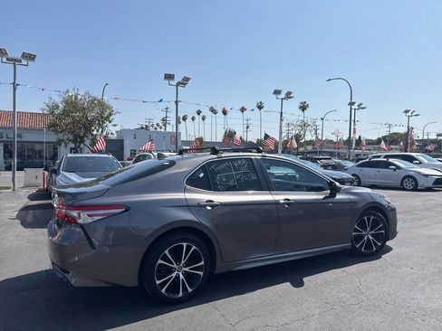 Used 2019 Toyota Camry SE w/ Carpet Mat Package FWD image 5
