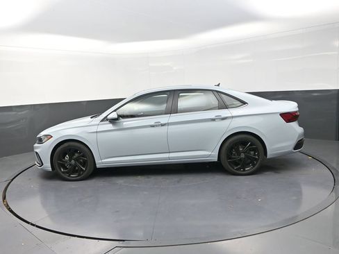 New 2026 Volkswagen Jetta SE image 5