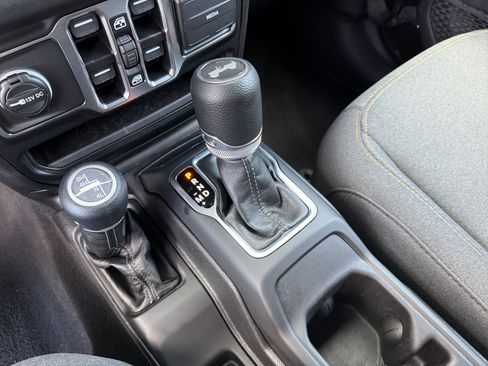 Used 2025 Jeep Wrangler Unlimited Sport AWD/4WD image 36