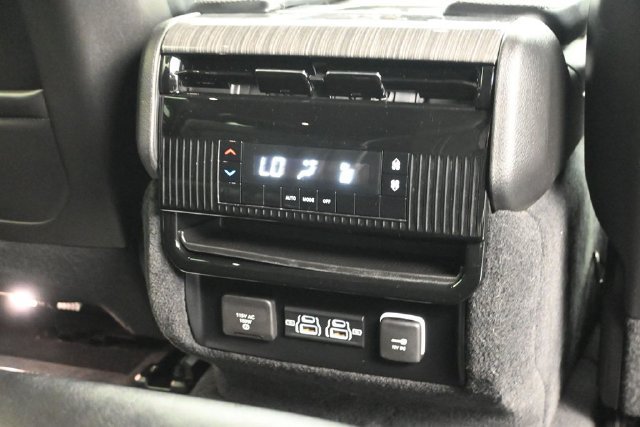 Used 2022 Jeep Wagoneer Series II AWD/4WD image 15