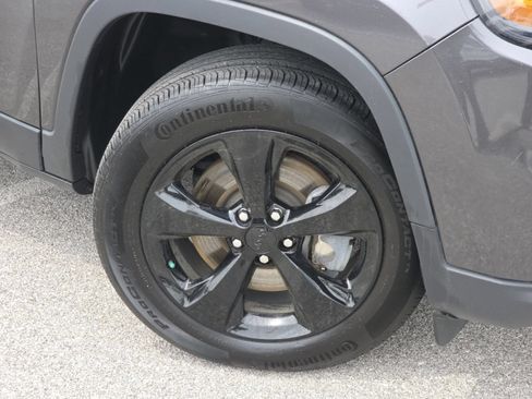 Used 2020 Jeep Cherokee Latitude Plus AWD/4WD image 11