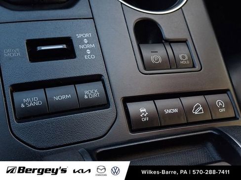 Used 2020 Toyota Highlander XLE image 28