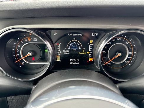 Used 2022 Jeep Wrangler Unlimited Sahara AWD/4WD image 15