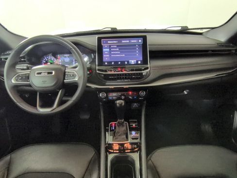 Used 2025 Jeep Compass Trailhawk AWD/4WD image 17