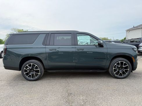 New 2026 Chevrolet Suburban RST AWD/4WD image 8