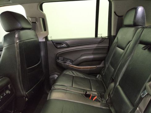 Used 2015 Chevrolet Suburban LS RWD image 18