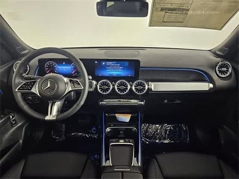 Used 2025 Mercedes-Benz GLB 250 4MATIC image 14