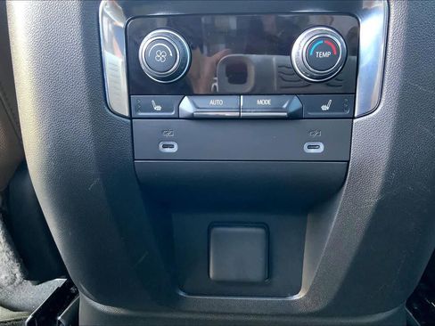 Used 2024 Chevrolet Tahoe High Country w/ Premium Package image 33