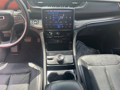 Used 2022 Jeep Grand Cherokee L Limited image 11